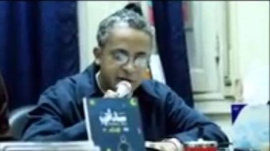 بالفيديو: محمد خير يقرأ فصلاً من "سماء أقرب"
