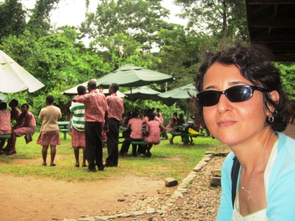 "حتى أتخلى عن فكرة البيوت" لإيمان مرسال هواجس العبور بين عالمين