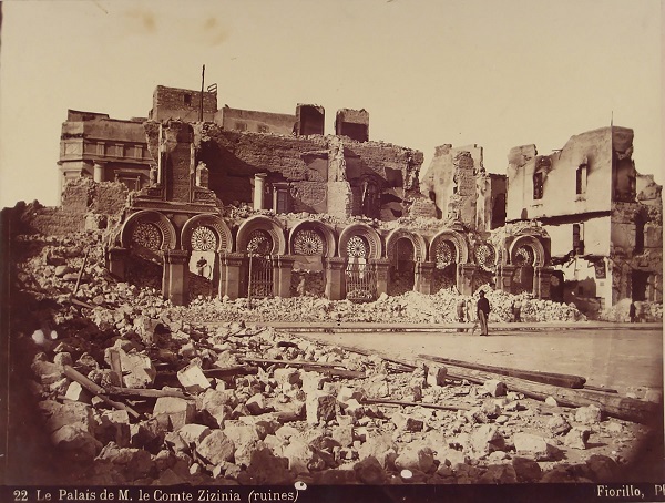 صورة نادرة لحطام قصر زيزينيا بعد قصف الإسكندرية 1882م – تصوير فيوريللو