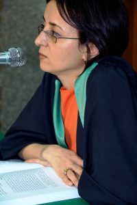 حتى تتخلّى إيمان مرسال عن فكرة البيوت.