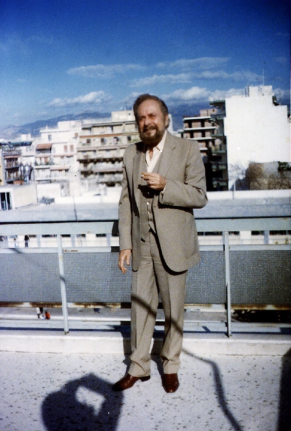 اهداء ديوانه بيت الموتى إلى خالد النجار