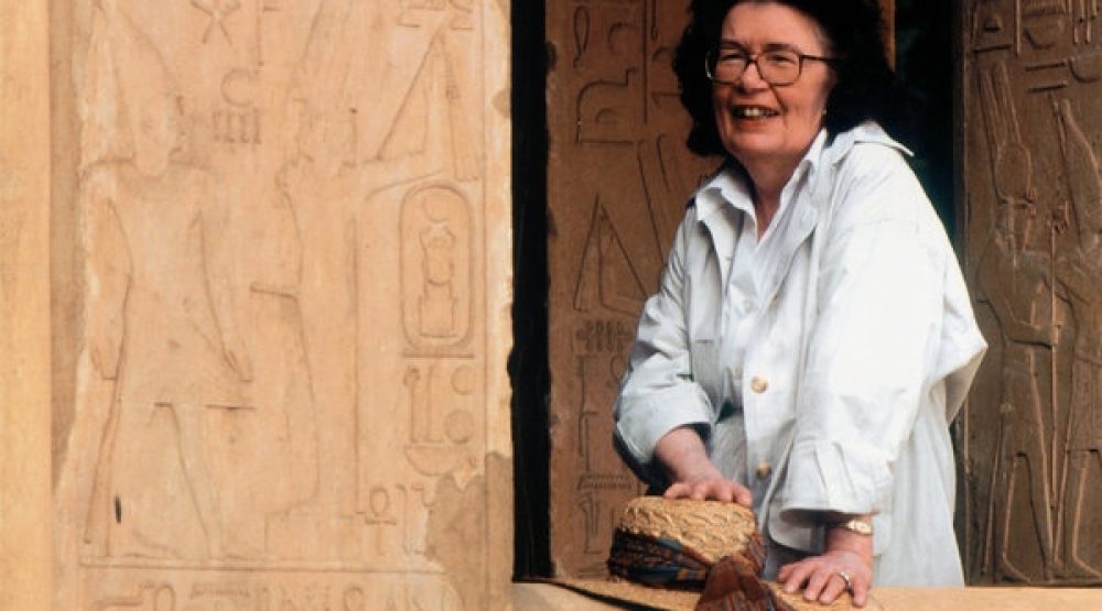 باربرا ميرتز.. عالمة المصريات وعاشقة المعابد والكتابة الهيروغليفية